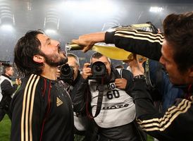 После второй бутылки Дженнаро заказал рейс до Махачкалы, Getty Images