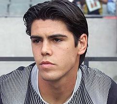 Узнаете парня? www.soccerhotties.com