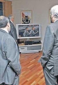 Руководство смотрит ту самую видеозапись, фото AS