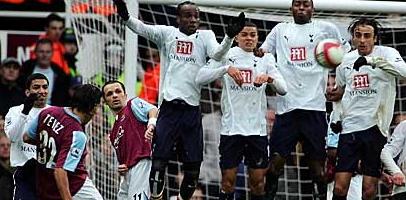 Тевес забивает второй гол в матче, фото BBC