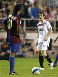 Александр Кержаков на фоне Роналдиньо, фото Reuters