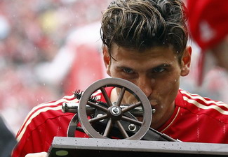 Марио Гомес: с таким призом не стыдно будет и в Арсенал податься, Reuters