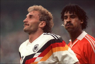 Знаменитый плевок Райкаарда в Феллера, image.tin247.com