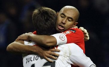 Не бойся, брат, в обиду не дадим, фото Reuters