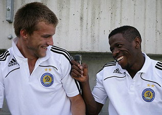 Андрюха, обдирают, как липку! Вот ели на телефон с камерой насобирал...dynamo.kiev.ua