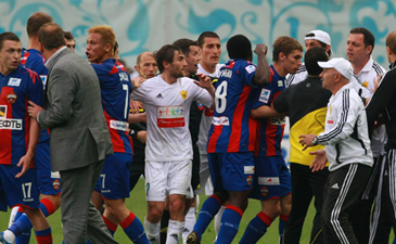 И пободались, и в футбол сыграть не забыли, фото lifenews.ru