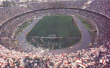 Монументаль, hinchascopaamerica.com.ar