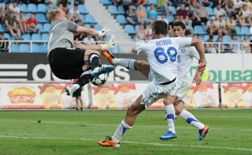 Антонов сравнивает счет, фото И. Хохлова, football.ua
