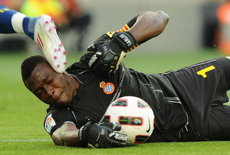 Лучше получать миллион, чем по голове. Фото Getty Images