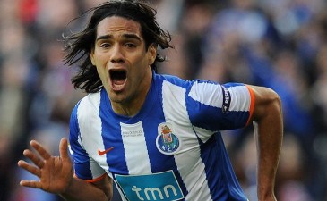 Звездный новичок Порту Стивен Дефур, АР