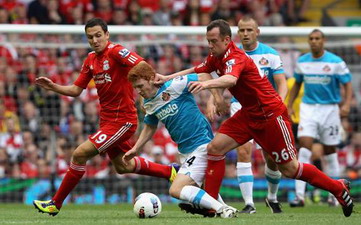 В игре Стюарт Даунинг и Чарли Адам, Reuters