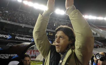 Матиас Альмейда, тренер Ривера, фото Ole