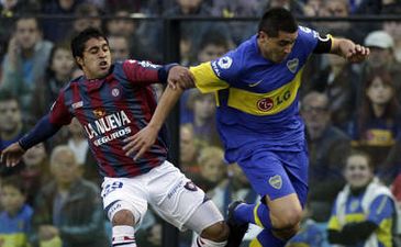 Габриэль Мендес против Хуана Романа Рикельме, фото Ole