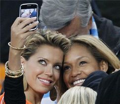 Сильвия и Вайнона. Благоверные, АР