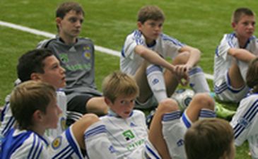 Учитесь, играйте, а в кабаках не гуляйте, фото ФК Динамо