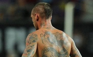 А это не странно?, AP Photo