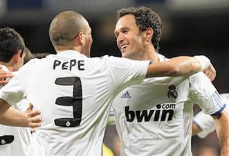 Дай я тебя поцелую! - Нет, давай я тебя! Getty images