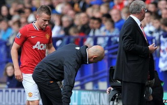 Клеверли вылетел на месяц