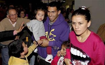 Карлос хороший - ему дети доверяют, фото Reuters