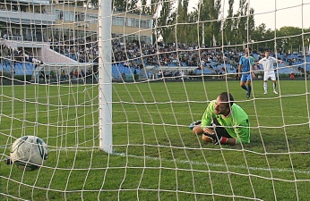 Николаев выиграл третий домашний матч кряду