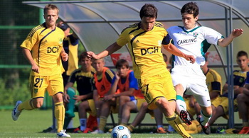 Сергей Ткачев стреляет трижды, фото metalist.ua