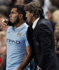 А еще вот перед этими дядями извинись, фото Reuters