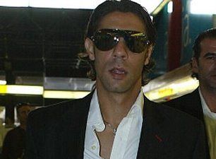 Такой же стиляга, как и его подзащитный, benficadependente.blogspot.com