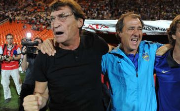 Фальсиони (слева) и его ассистенты, фото Ole