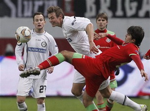 Кинаст против Сапатера, AP