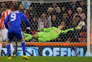 Бегович тащит удар Ярмоленко, фото Getty Images