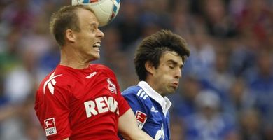 Моравек (справа) против Маккены из Кельна, АР