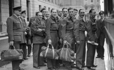 А кто сегодня играет?