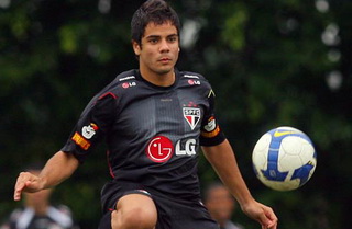 Энрике остается в Бразилии