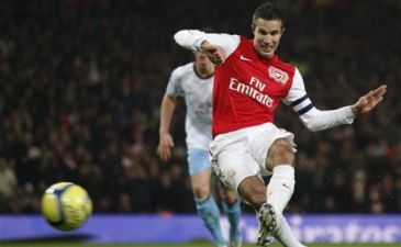 Робин ван Перси забил дважды с пенальти, фото АР