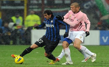 Четыре мяча Милито и только ничья, Getty Images