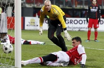 Мартенс оформляет дубль, fcupdate.nl