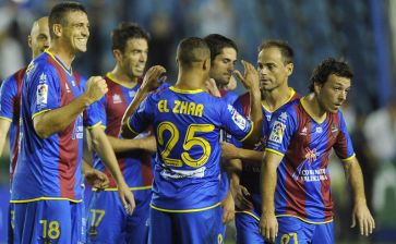 Парень справа к матчу готов! фото football365.com 