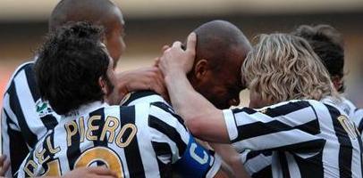 Поздравления Боумсонгу, juventus.com