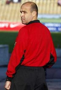 ФИФА опробует эксперимент с четырьмя боковыми судьями