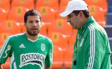 Защитник Элькин Калье и тренер Сантьяго Эскобар, Атлетико Насьональ, www.elcolombiano.com