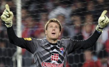 Адриано вывел Жил Висенте в финал, фото LUSA