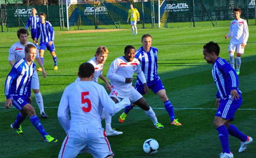 Международными матчами нас теперь не удивишь: вот и алчевцы играют с авторитетным финским ХИКом, фото ФК Сталь 