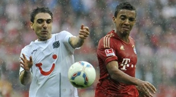 Луис Густаво в матче с Ганновером, фото Getty Images