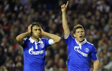 Клаас-Ян Хунтелаар (справа) и Рауль, Getty Images