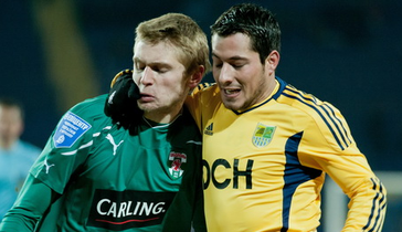 Пластун (слева) против Бланко, фото Дмитрия Неймырка, Football.ua