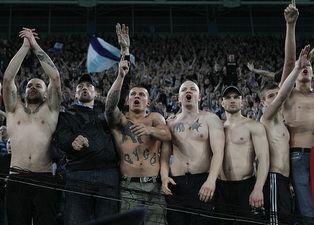 На матче Днепр - Металлист, фото Станислава Ведмидя, Football.ua