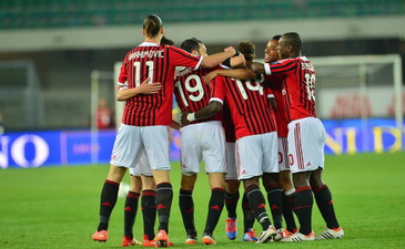 Милан празднует гол Мунтари, Getty Images