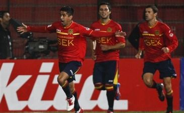 Унион Эспаньола празднует выход в плей-офф, AP Photo