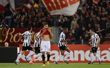 Игроки Удинезе радуются забитому голу, Getty Images