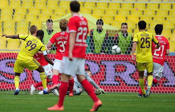 Это'О забивает первый мяч, sport-express.ru